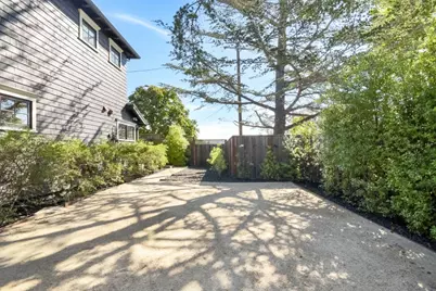 1516 Los Montes Dr, Burlingame, CA 94010 - Photo 37