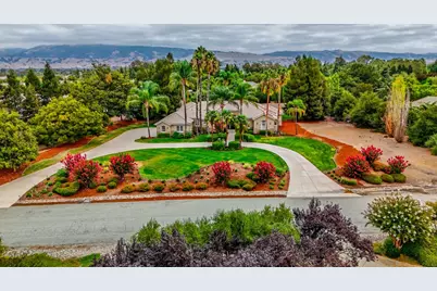 10746 Green Valley Dr, Gilroy, CA 95020 - Photo 5