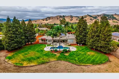 10746 Green Valley Dr, Gilroy, CA 95020 - Photo 3
