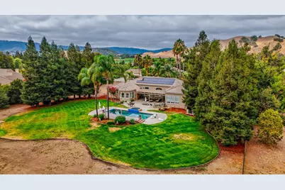 10746 Green Valley Dr, Gilroy, CA 95020 - Photo 9