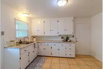 111 Mayfair Dr, Salinas, CA 93905 - Photo 9