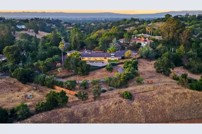 26201 Dori Ln, Los Altos Hills, CA 94022 - Photo 127