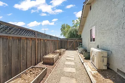 4584 Thousand Oaks Dr, San Jose, CA 95136 - Photo 29