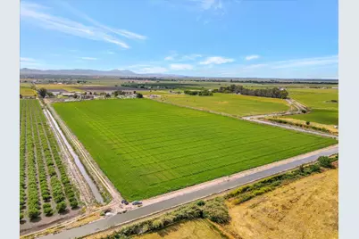 11 Naglee Rd, Tracy, CA 95304 - Photo 1