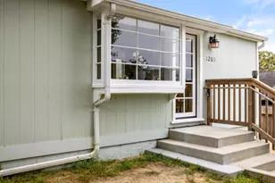 1203 Lincoln Ave, Pacific Grove, CA 93950 - Photo 27