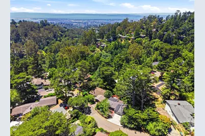 7020 Saroni Dr, Oakland, CA 94611 - Photo 21