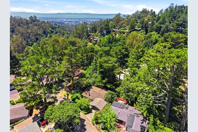 7020 Saroni Dr, Oakland, CA 94611 - Photo 19