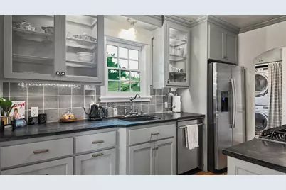 1303 39th St, Sacramento, CA 95816 - Photo 15