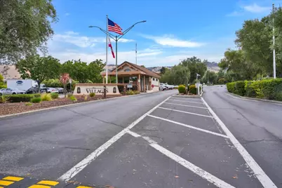 6298 Blauer Ln, San Jose, CA 95135 - Photo 37