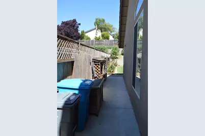 1121 Cypress St, Hollister, CA 95023 - Photo 11