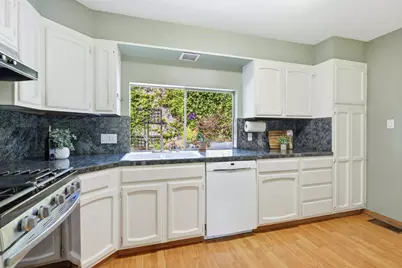 570 Kenwood Dr, Menlo Park, CA 94025 - Photo 17