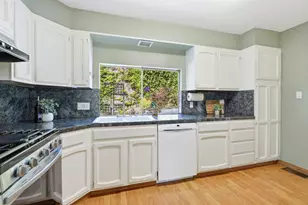 570 Kenwood Dr, Menlo Park, CA 94025 - Photo 17