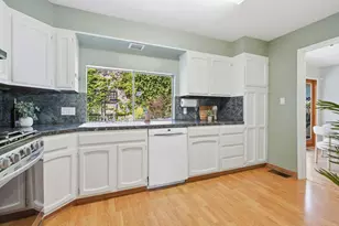 570 Kenwood Dr, Menlo Park, CA 94025 - Photo 15