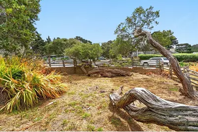 304 Stuart Ave, Pacific Grove, CA 93950 - Photo 25