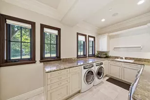 10285 Magdalena Rd, Los Altos Hills, CA 94024 - Photo 25