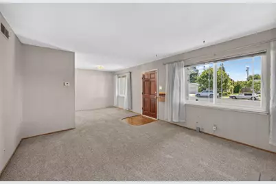 8431 Wayland Ln, Gilroy, CA 95020 - Photo 7