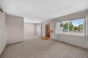 8431 Wayland Ln, Gilroy, CA 95020 - Photo 7