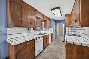 8431 Wayland Ln, Gilroy, CA 95020 - Photo 13