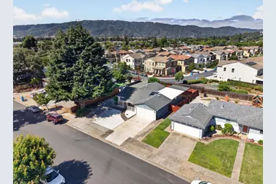 8431 Wayland Ln, Gilroy, CA 95020 - Photo 3