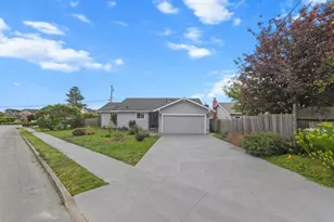423 Montecito Ave, El Granada, CA 94018 - Photo 3