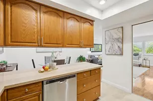 1121 Douglas Ave 302, Burlingame, CA 94010 - Photo 7