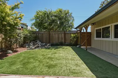 530 B St, Hollister, CA 95023 - Photo 9