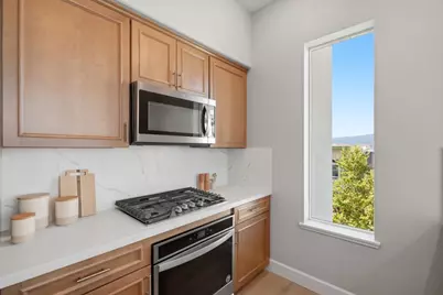 287 Llano De Los Robles Ave 9, San Jose, CA 95136 - Photo 11