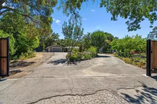 9465 Watsonville Rd, Gilroy, CA 95020 - Photo 63