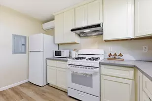 21075 Greenleaf Dr, Cupertino, CA 95014 - Photo 61