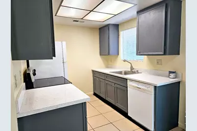 9010 Stacey Ct, Stockton, CA 95209 - Photo 11