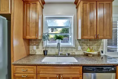 124 Oakwood Dr, Redwood City, CA 94061 - Photo 45