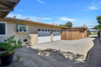124 Oakwood Dr, Redwood City, CA 94061 - Photo 37