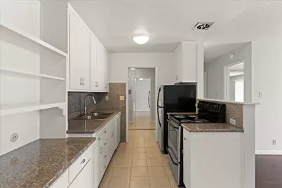 220 Athol Ave, Oakland, CA 94606 - Photo 9
