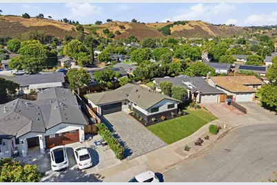 1075 Cloverbrook Dr, San Jose, CA 95120 - Photo 29