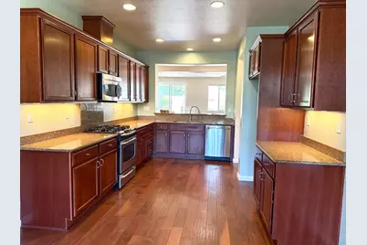 9946 Hatherton Way, Elk Grove, CA 95757 - Photo 3