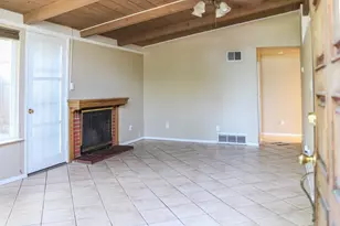 340 Walnut Ln, Gilroy, CA 95020 - Photo 3