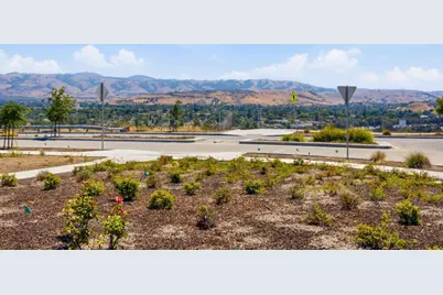179 Llano De Los Robles Ave 1, San Jose, CA 95136 - Photo 33