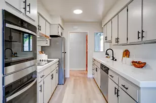 568 Leona Ln, Mountain View, CA 94040 - Photo 5