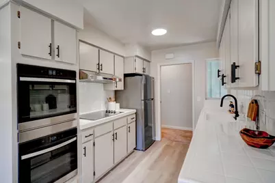 568 Leona Ln, Mountain View, CA 94040 - Photo 3