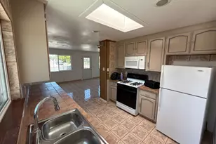 1040 Central Ave, Hollister, CA 95023 - Photo 9