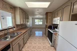 1040 Central Ave, Hollister, CA 95023 - Photo 9