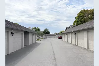 1056 Padre Dr 5, Salinas, CA 93901 - Photo 9
