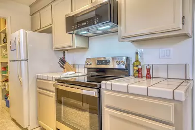 1056 Padre Dr 5, Salinas, CA 93901 - Photo 13