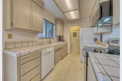1056 Padre Dr 5, Salinas, CA 93901 - Photo 11
