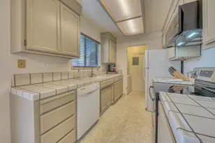 1056 Padre Dr 5, Salinas, CA 93901 - Photo 11