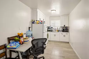 557 Hampshire Ave, Redwood City, CA 94063 - Photo 5