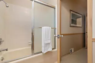 1176 Tournament Dr, Hillsborough, CA 94010 - Photo 19