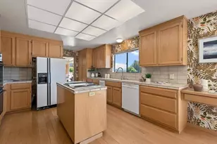 1176 Tournament Dr, Hillsborough, CA 94010 - Photo 13
