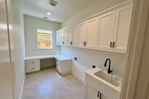 2106 White Oak Dr, Hollister, CA 95023 - Photo 3