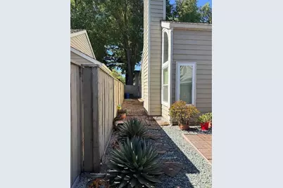 2007 Cedar Ridge Dr, Stockton, CA 95207 - Photo 3